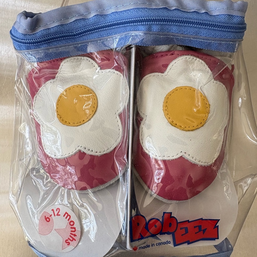 Robeez Pink Baby Shoes with Flower Design, size 6-12 mos.